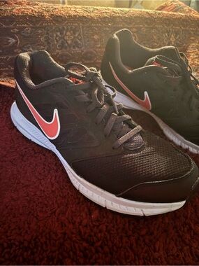 Nike Black and Red Women's Athletic Shoes